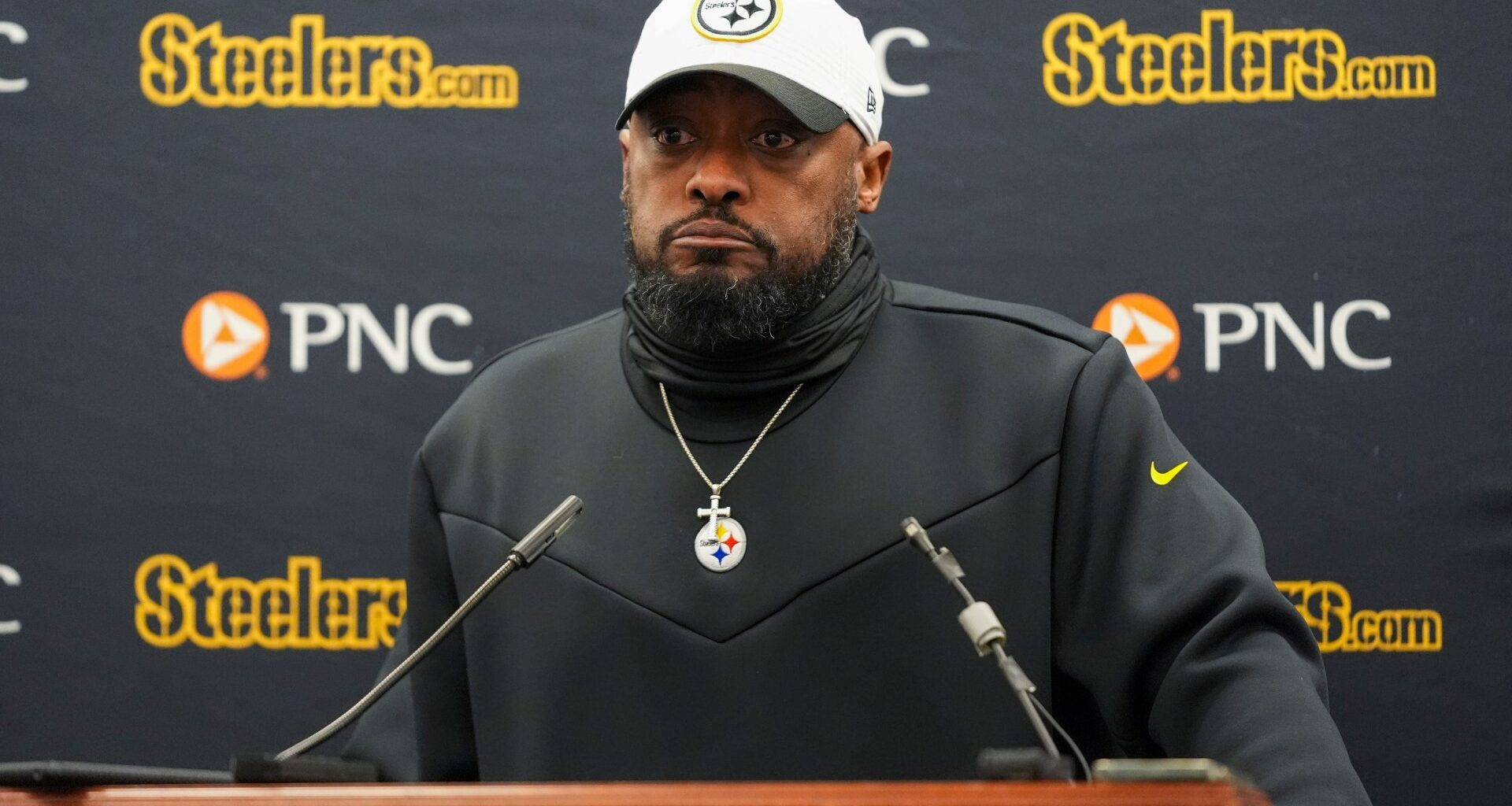 Aaron Rodgers faces being upset by Pittsburgh Steelers already with Mike Tomlin ready to part ways with top target