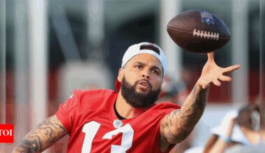 “Mike Evans at 11 is f*cken horrible”: Tampa Bay Buccaneers WR is 11th best WR in the NFL, but fans don’t agree | NFL News