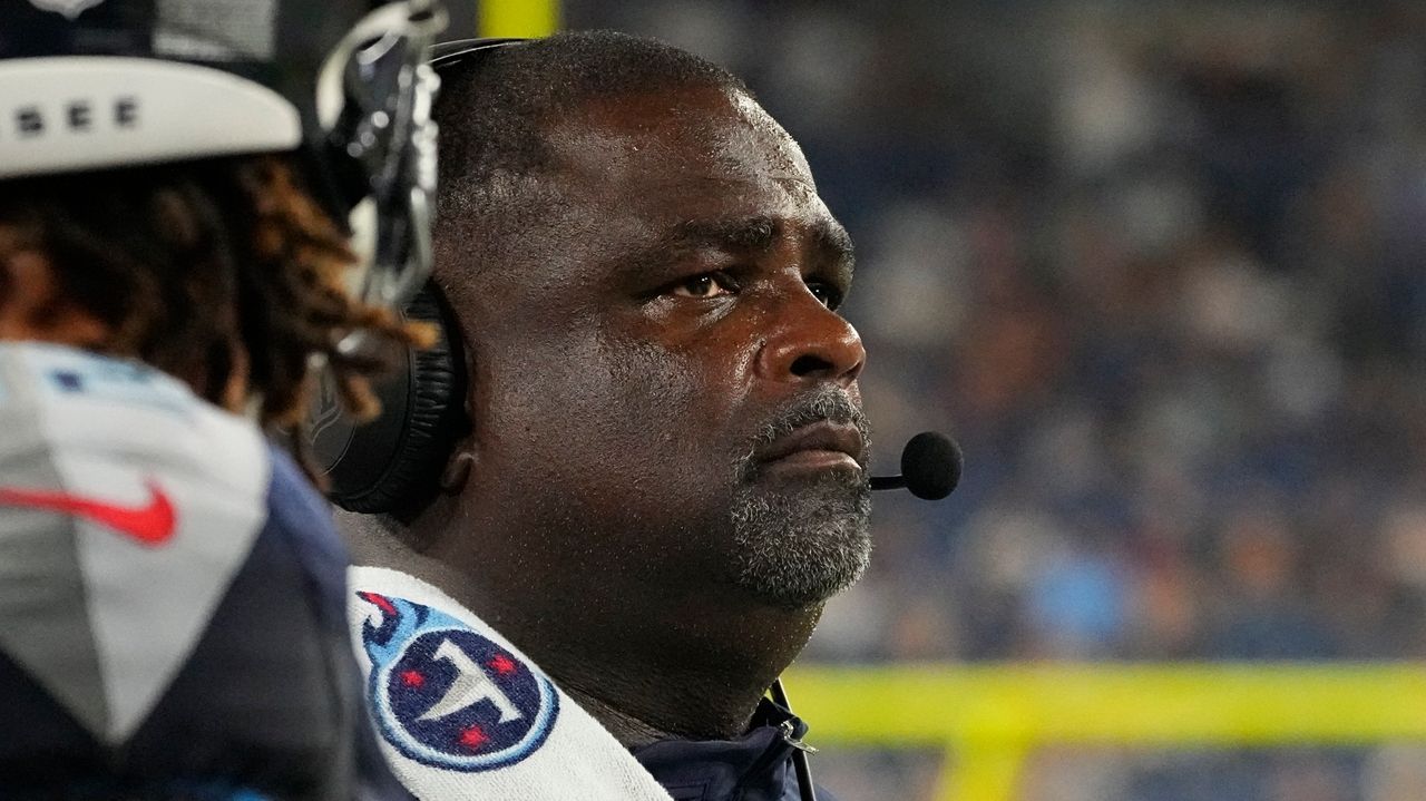 Patriots defensive coordinator Terrell Williams misses 1st day of rookie minicamp with medical issue