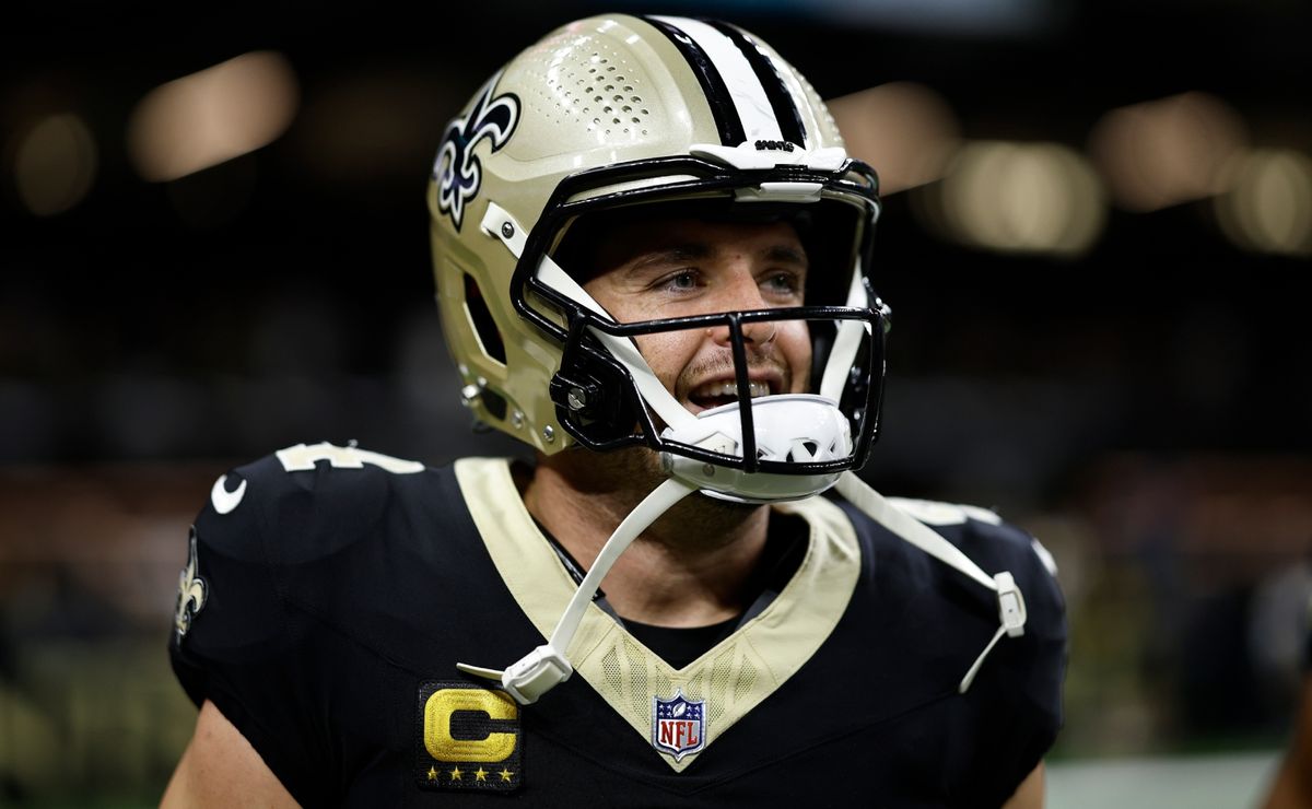 NFL News: Saints HC Kellen Moore makes big decision on starting QB following Derek Carr's retirement