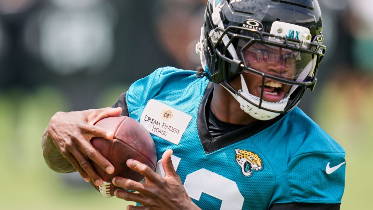 Jaguars' Travis Hunter will move to defense after wowing fans on offense during rookie camp