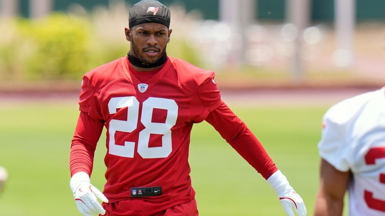 Shilo Sanders makes a big first impression with the Buccaneers