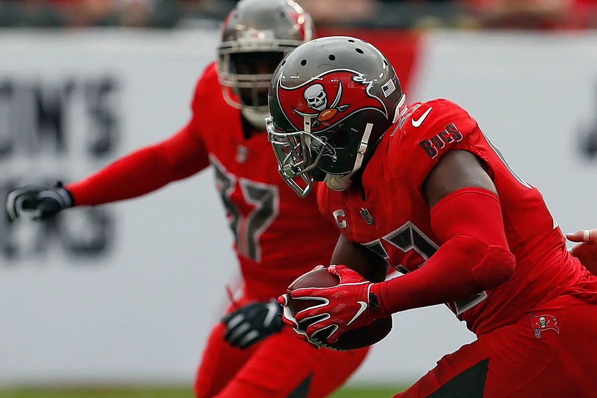 Former linebacker Adarius Taylor left son, 6, in his car to meet 'prostitute' - MARCA