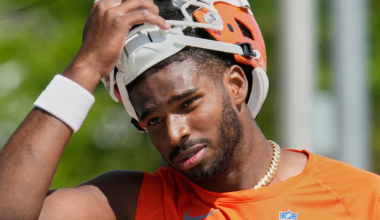 Shedeur Sanders and Dillon Gabriel breathe at Browns, who could look to trade for Joe Flacco or Kenny Pickett - MARCA