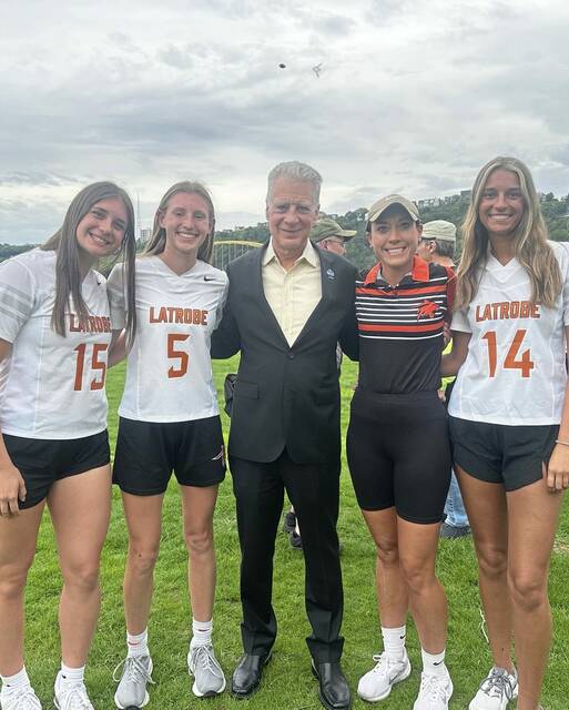 8499736_web1_gtr-LatFlagClock