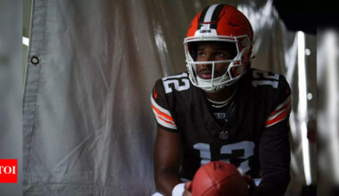 Shedeur Sanders officially signs his rookie contract with the Cleveland Browns, fans say "His NIL deal was bigger" | NFL News