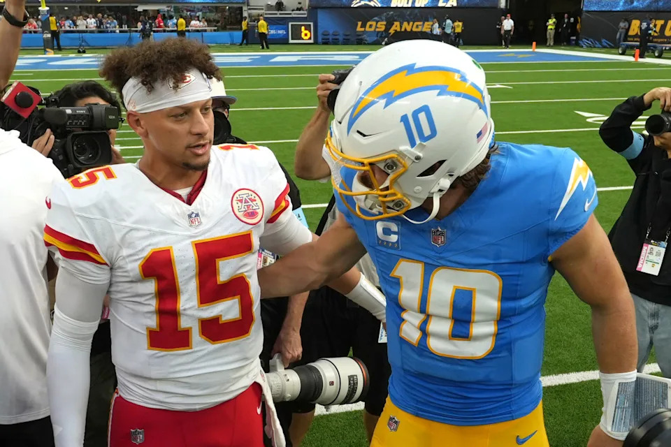 Kansas City Chiefs quarterback Patrick Mahomes (15) and Los Angeles Chargers quarterback Justin Herbert (10) shake hands after the game at SoFi Stadium.© Kirby Lee-Imagn Images