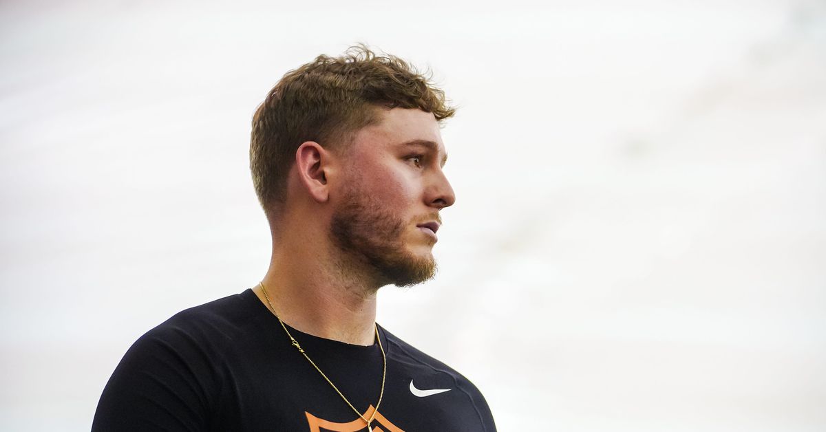 Former Texas QB Quinn Ewers show off new number, first look in Miami Dolphins gear