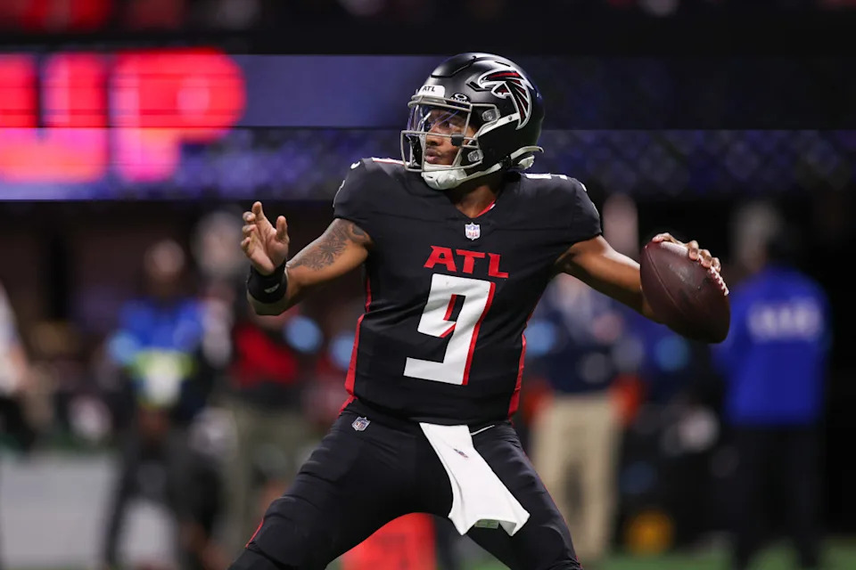 Jan 5, 2025; Atlanta, Georgia, USA; Atlanta Falcons quarterback Michael Penix Jr. (9) throws a pass against the Carolina Panthers in the third quarter at Mercedes-Benz StadiumBrett Davis-Imagn Images