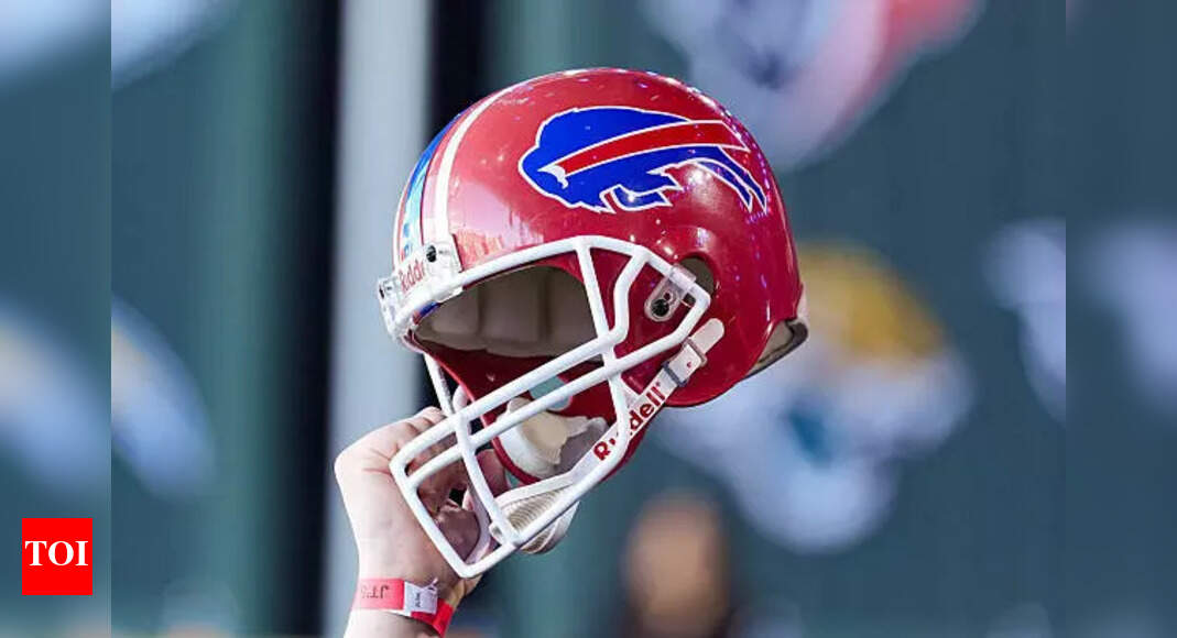 Buffalo Bills become the stars of Hallmark's new Christmas rom-com starring Holland Roden and Matthew Daddario | NFL News