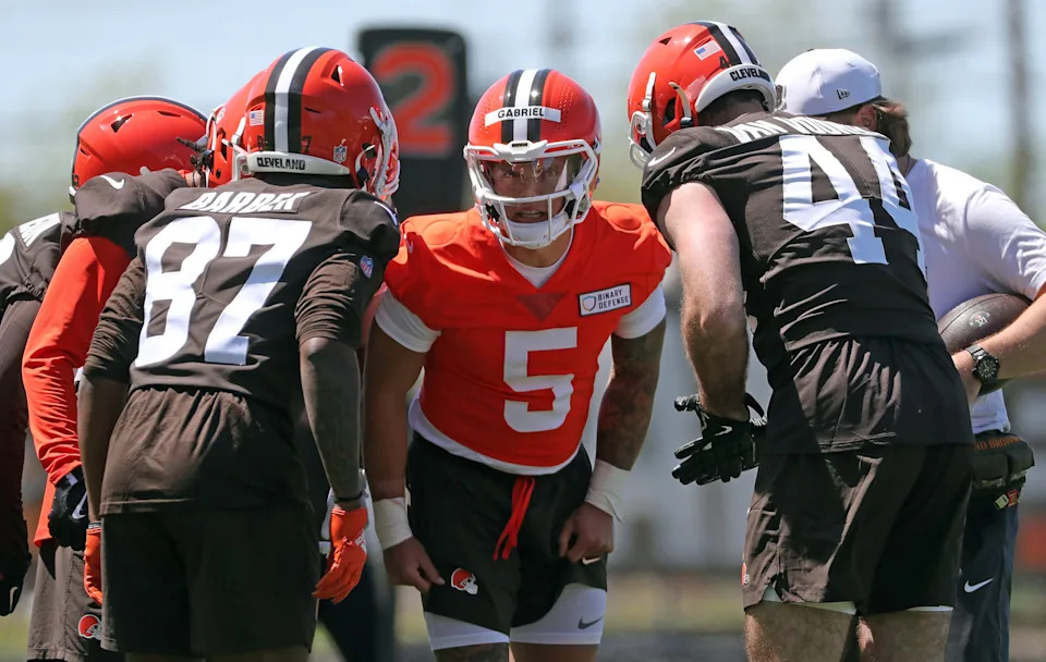 Cleveland Browns quarterback Dillon Gabriel (5) leads a huddle during NFL rookie minicamp at the Cleveland Browns training facility on Friday, May 9, 2025, in Berea, Ohio.