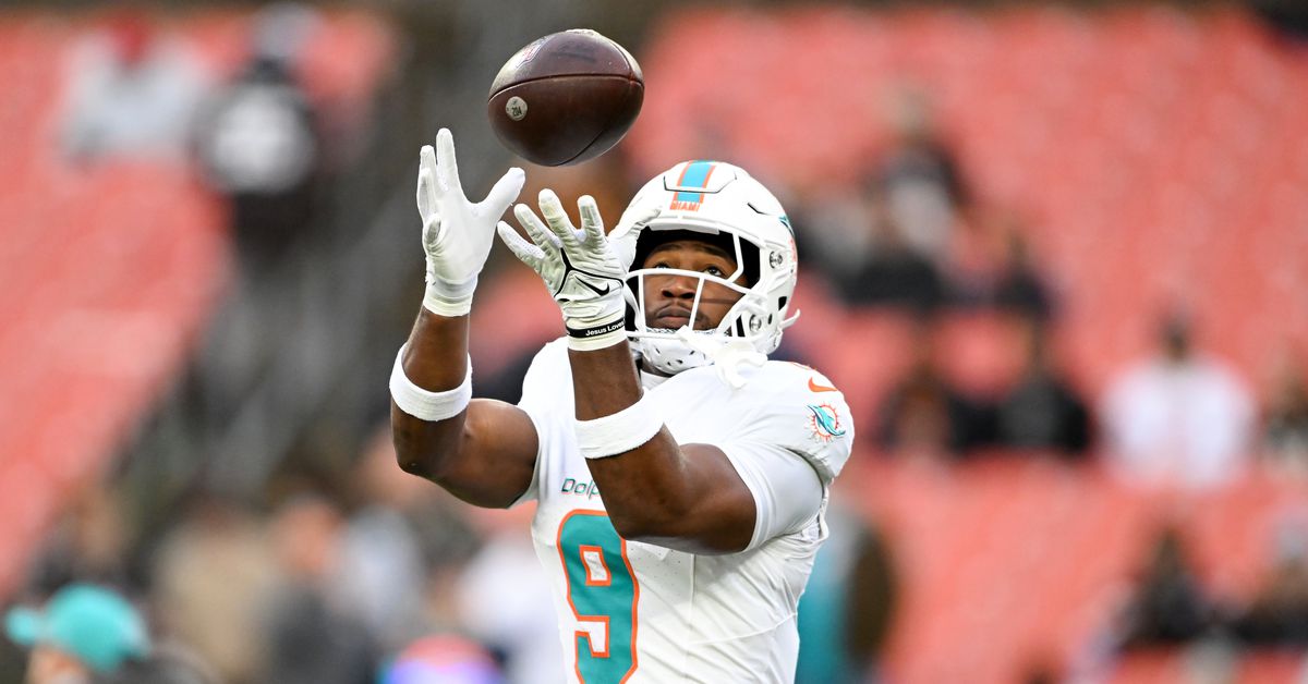 Dolphins exploring trading Jonnu Smith - Miami Dolphins News 5/31/25