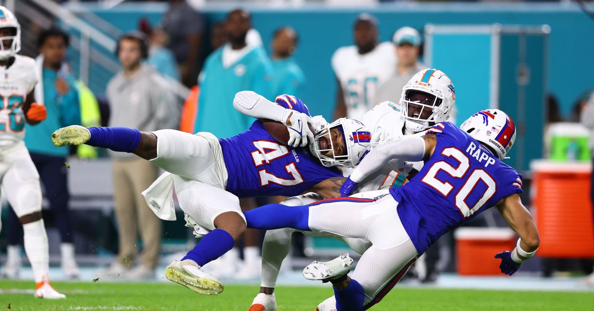 Tyreek Hill blasts Bills Mafia in expletive-laden rant