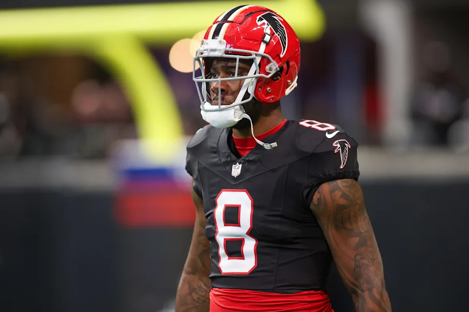 Atlanta Falcons tight end Kyle Pitts prepares for a game at Mercedes-Benz Stadium.Brett Davis-Imagn Images