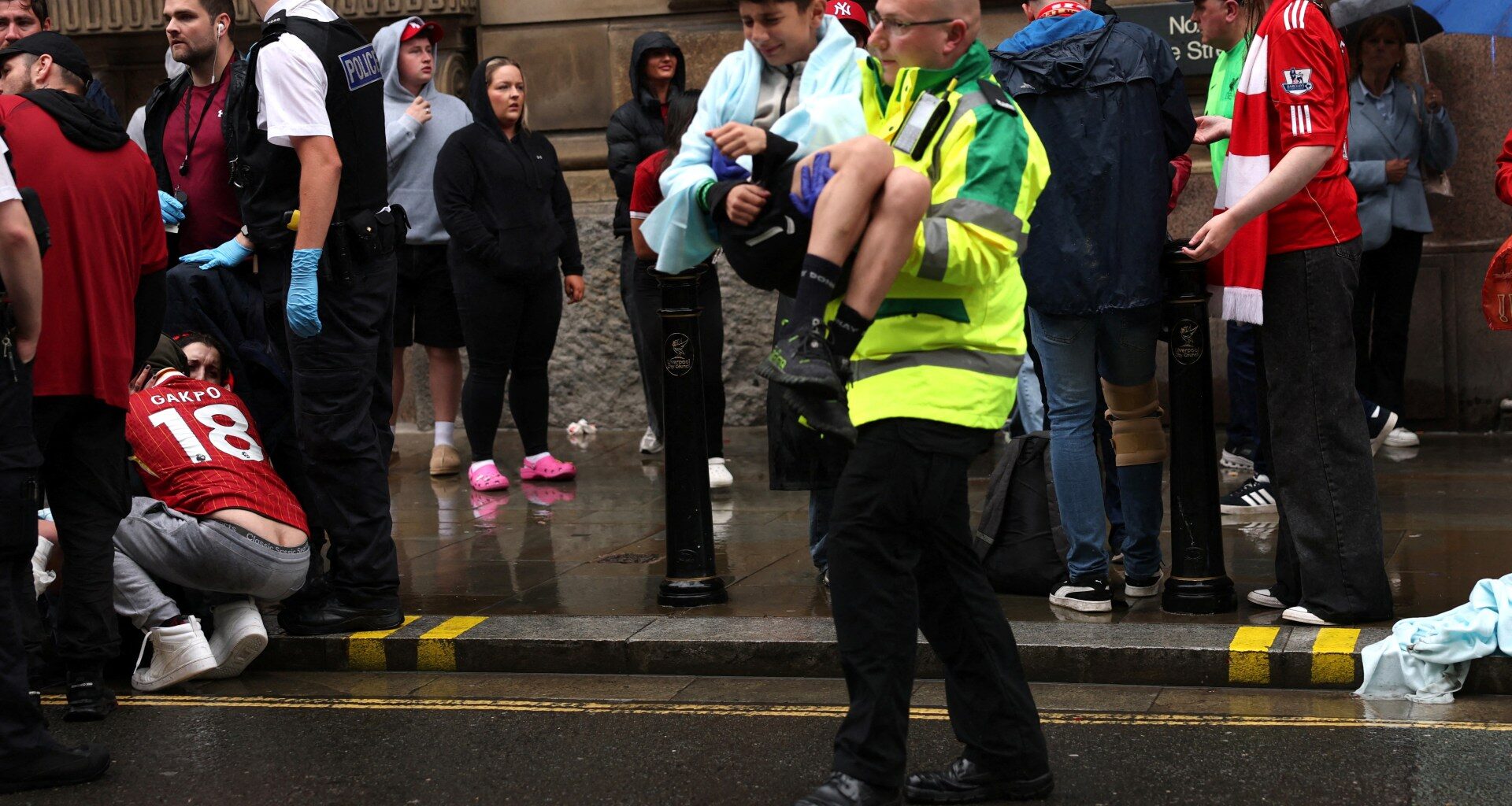 Car ploughs into football fans at Liverpool parade, 27 in hospital | Football News