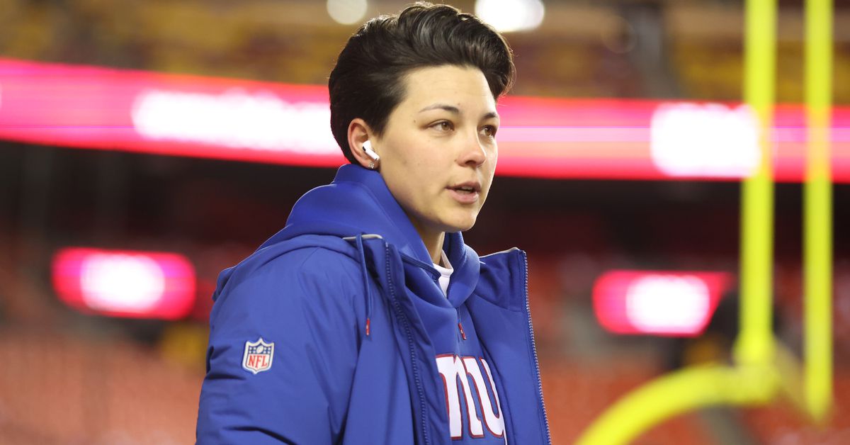 Giants lose a coach, add a scout