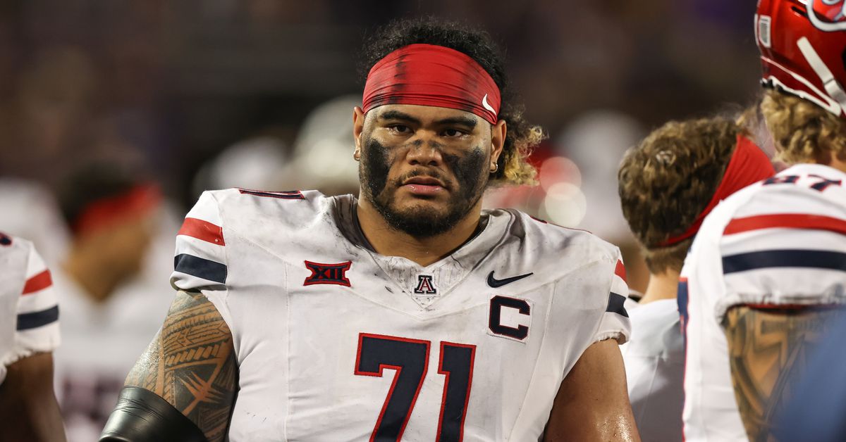 Jonah Savaiinaea still unsigned - Miami Dolphins News 5/27/25