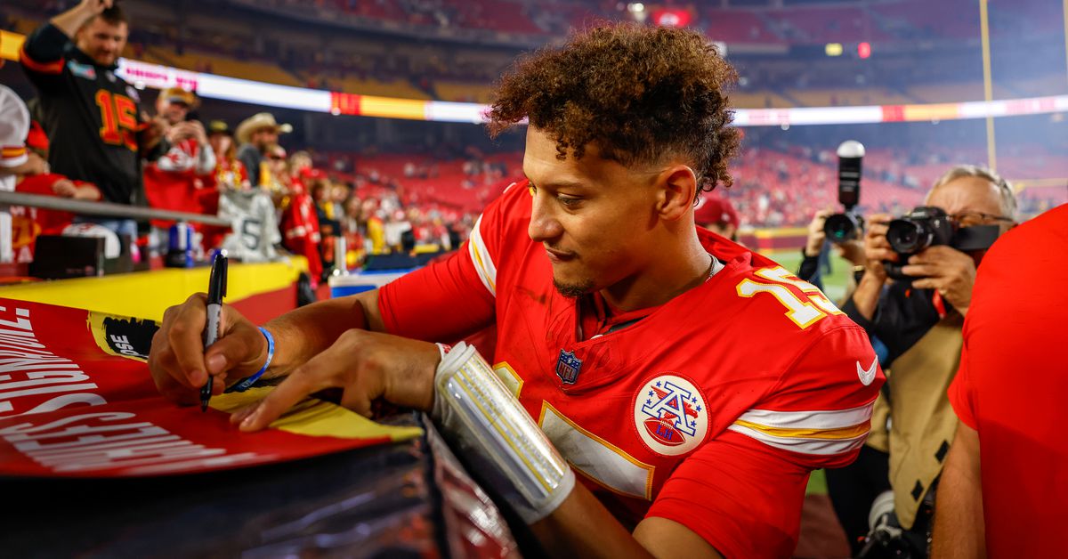 Chiefs News: Patrick Mahomes’ contract is ‘historically discounted’