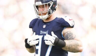 Titans re-sign DL James Lynch
