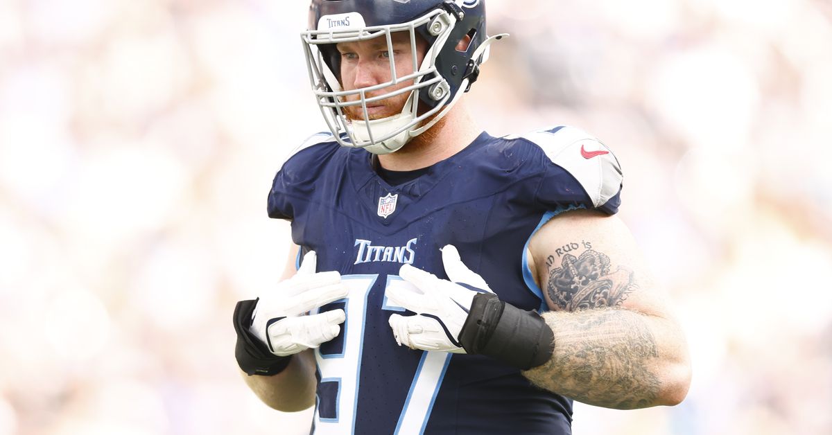 Titans re-sign DL James Lynch