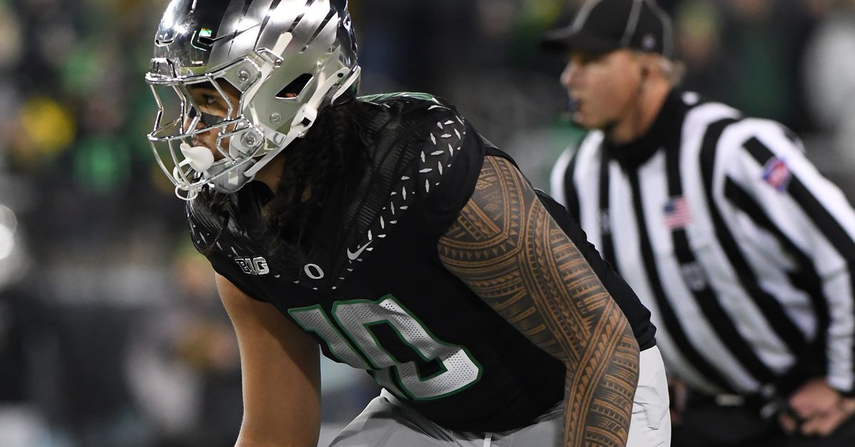 Chargers land Oregon’s Matayo Uiagalelei in new 2026 NFL mock draft