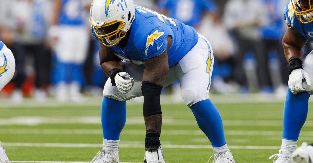 Chargers decline 5th-year option for OG Zion Johnson