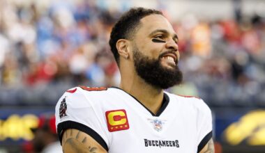 Bucs' Evans finally receiving legend treatment.