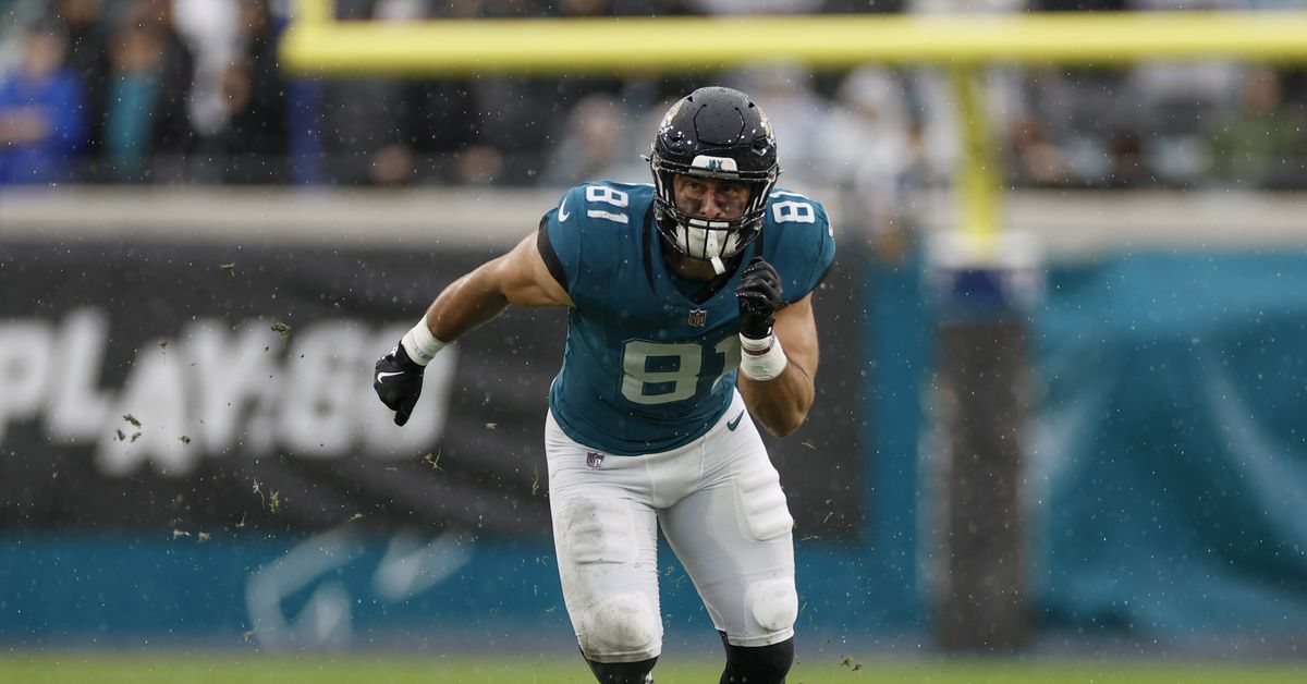 Arizona Cardinals sign tight end Josiah Deguara to a one-year contract