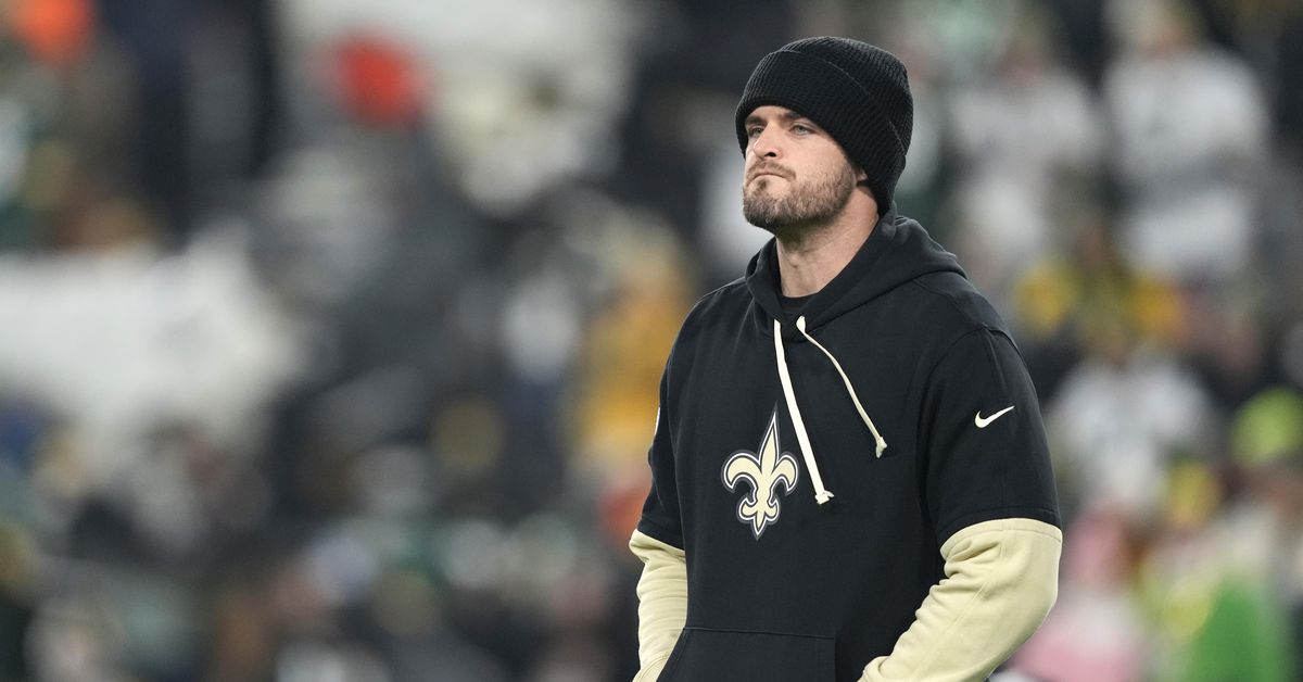 NFL roundup: Derek Carr announces retirement