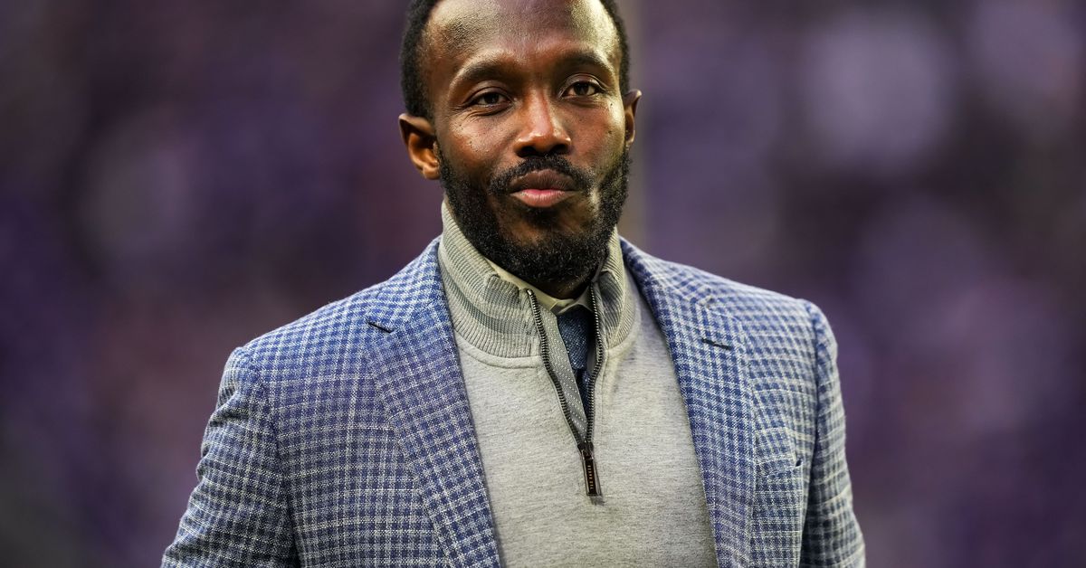 Kwesi Adofo-Mensah’s Contract Delay, Vikings News, and NFL Updates