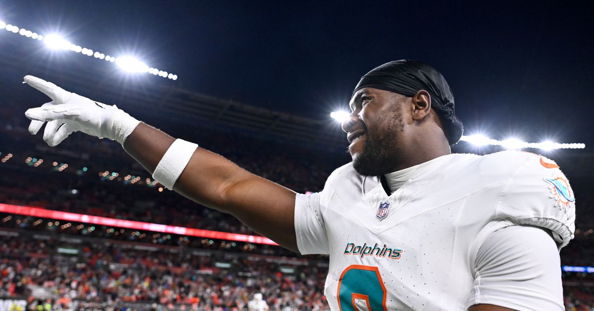 Jonnu Smith trade rumors 2025: What could Miami Dolphins do if tight end is moved this summer?