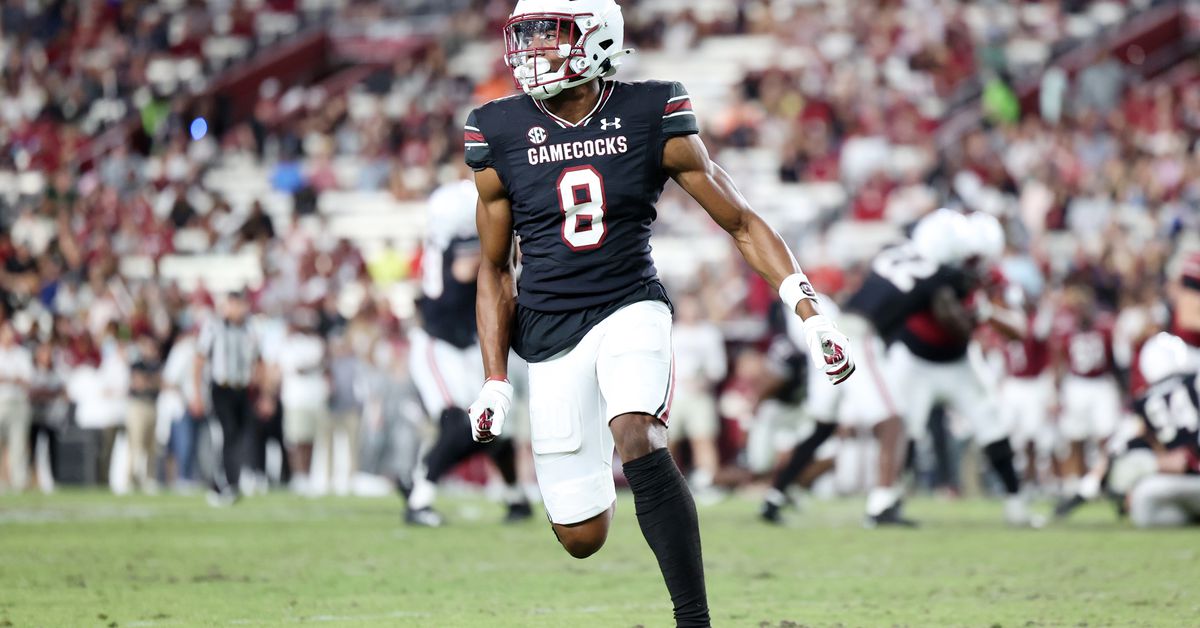 Titans trade down in 2026 mock draft, pass on elite pass rusher