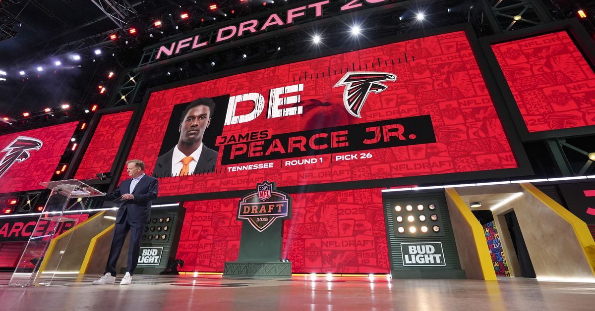 How did the Falcons pull off the James Pearce trade? Albert Breer has details
