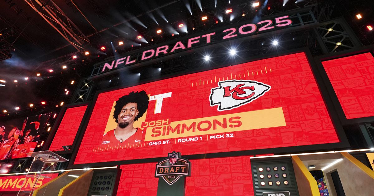 Chiefs News: If Simmons can stay healthy, he could be best OT in class