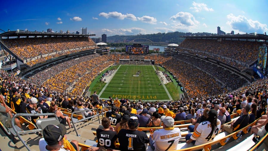 The Pittsburgh Steelers face the New England Patriots during an NFL football game at Acrisure Stadium in Pittsburgh, Sunday, Sept. 18, 2022. (AP Photo/Don Wright)
