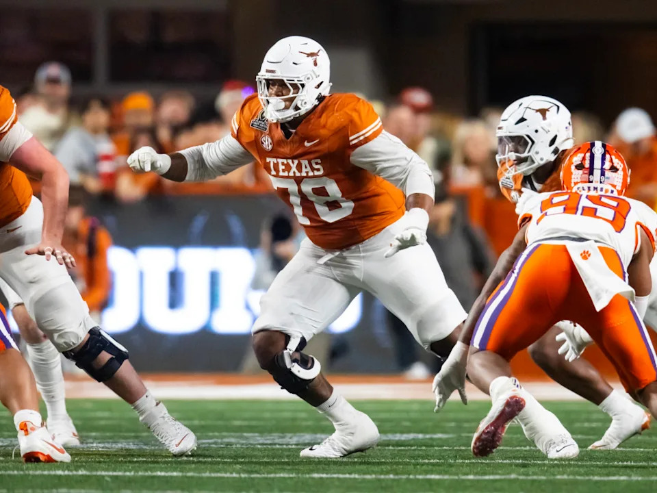 Texas Longhorns offensive lineman Kelvin Banks Jr. (78) blocks against the Clemson Tigers. Mandatory Credit: Mark J. Rebilas-Imagn Images