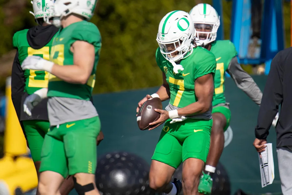 Oregon defensive back Jabbar Muhammad carries the ball during practice with the Ducks Tuesday, April 23, 2024 at the Hatfield-Dowlin Complex in Eugene, Ore. Ben Lonergan/The Register-Guard-USA TODAY NETWORK