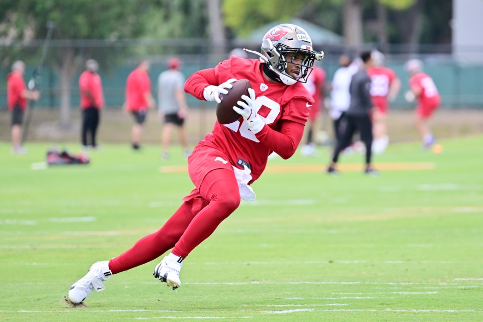 TAMPA, FLORIDA - MAY 09: Shilo Sanders #28 of the Tampa Bay Buccaneers works out during the 2025 Tampa Bay Buccaneers Rookie Mini-Camp at AdventHealth Training Center on May 09, 2025 in Tampa, Florida. (Photo by Julio Aguilar/Getty Images)