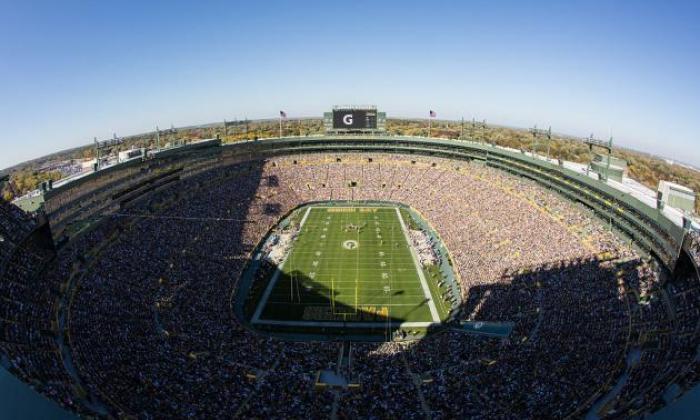 38. Lambeau Field (Green Bay, Wisconsin, USA) – 80,375