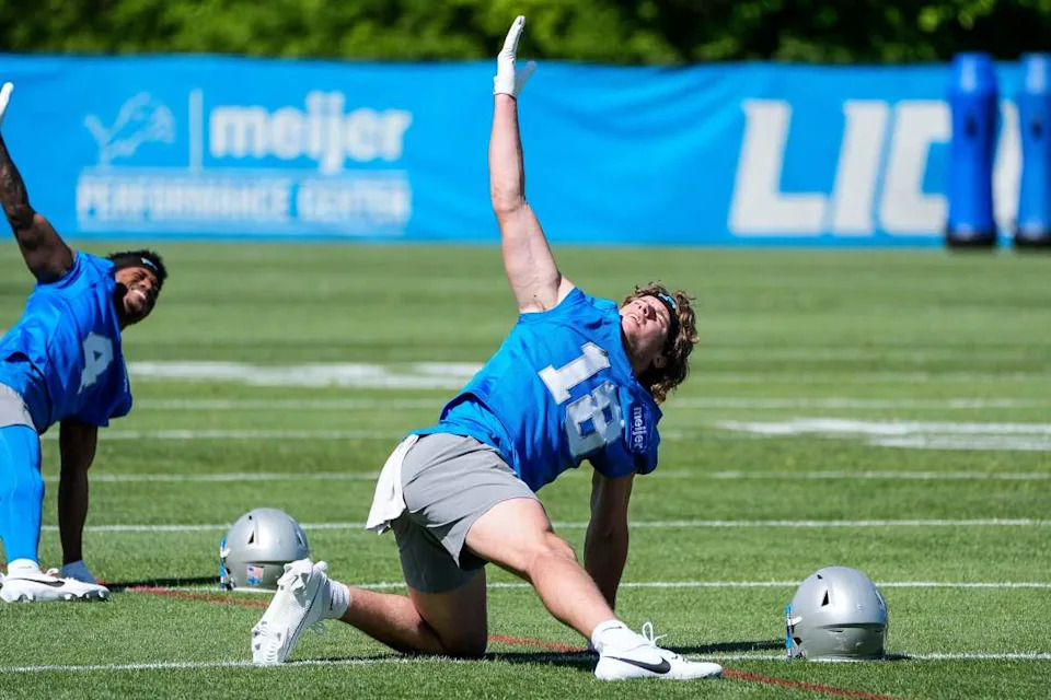 Lions rookie Isaac TeSlaa stretches at rookie minicamp on May 9, 2025. © Junfu Han &sol; USA TODAY NETWORK via Imagn Images