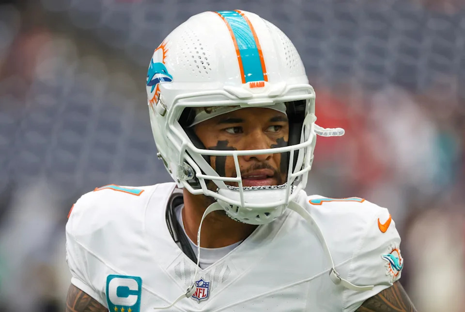 Miami Dolphins quarterback Tua Tagovailoa (1).© Thomas Shea-Imagn Images