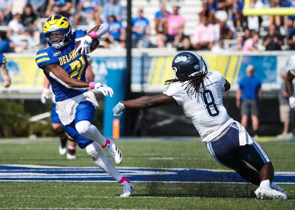Delaware running back Marcus Yarns (left) gets past Maine's Robby Riobe. © William Bretzger-Delaware News Journal / USA TODAY NETWORK via Imagn Images