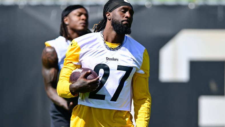 Steelers running back Trey Sermon