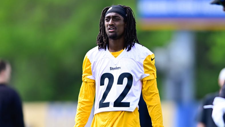 Wide receiver Hollis Mathis