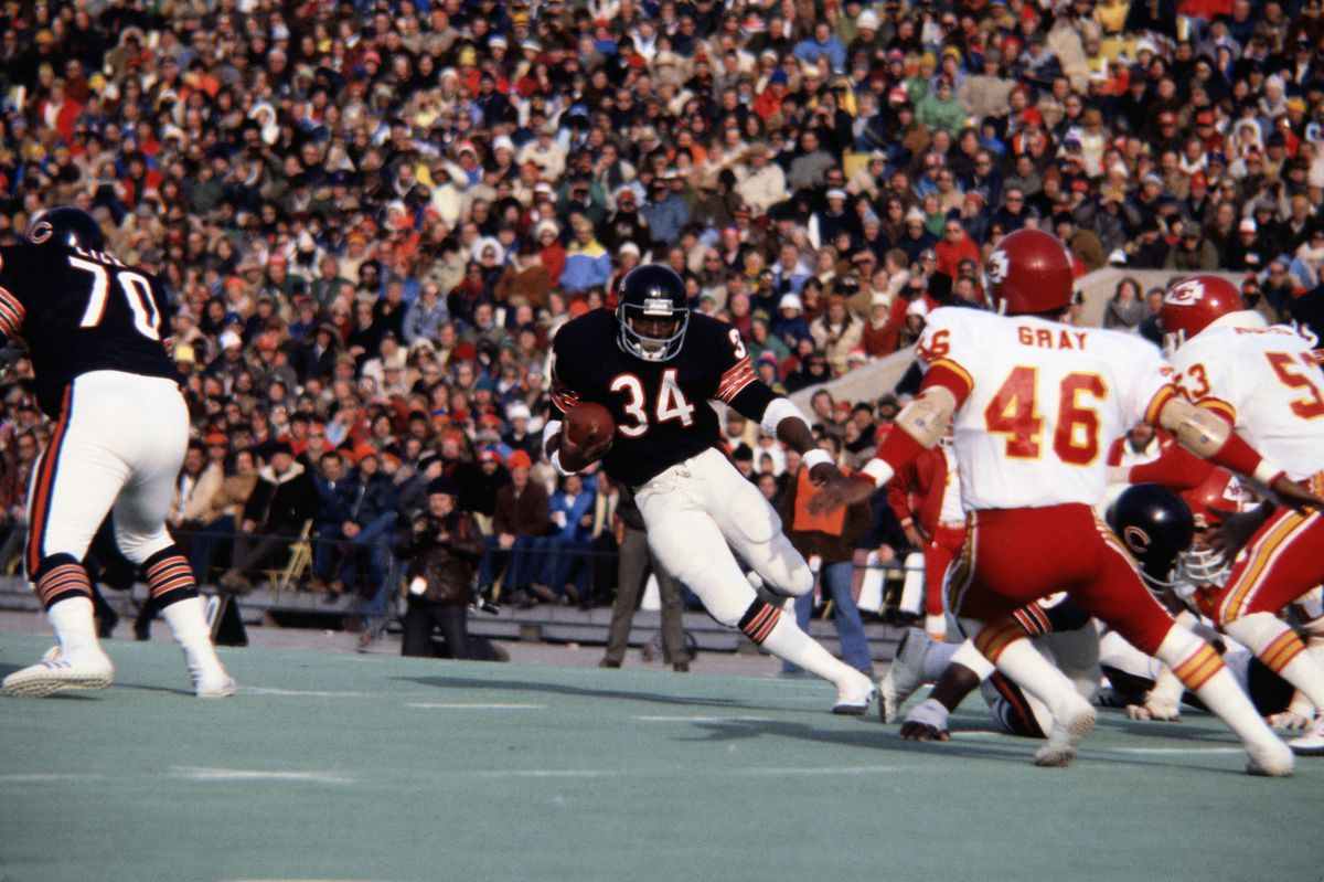 Walter Payton Runs Against Kansas City Chiefs