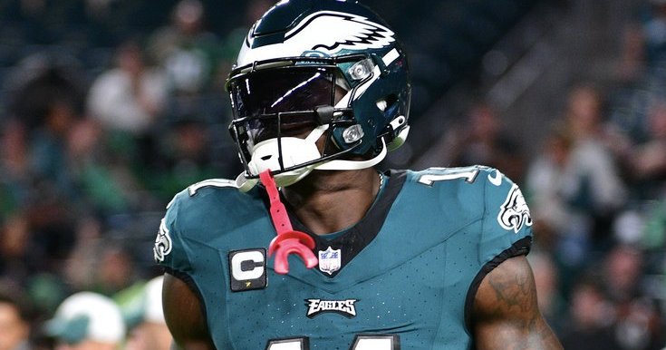 Eagles' A.J. Brown proposes to girlfriend in Center City with assist from John Legend
