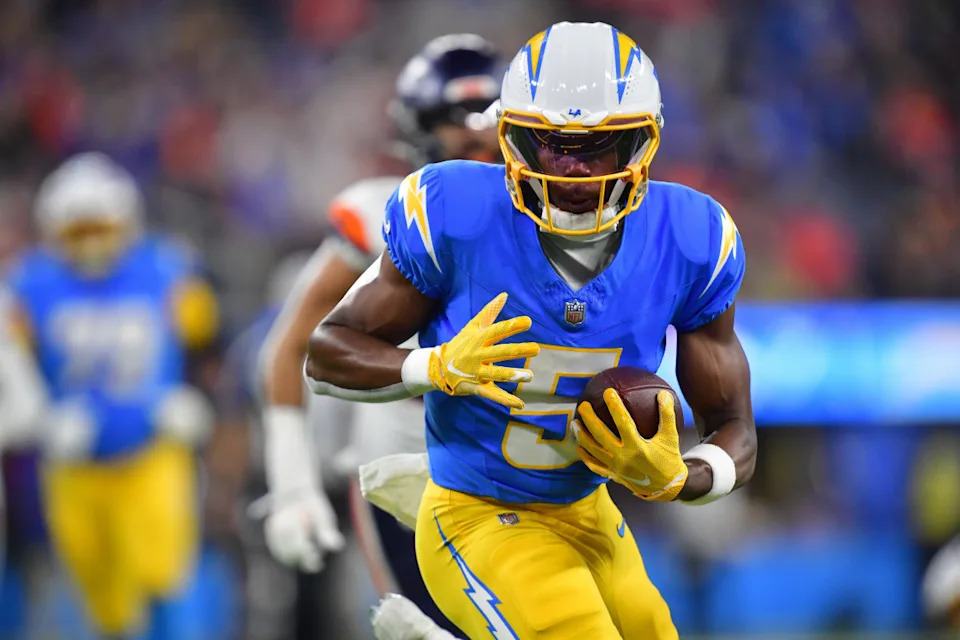 Los Angeles Chargers wide receiver Joshua Palmer (5) runs the ball against the Denver Broncos during the first half at SoFi Stadium.© Gary A&period; Vasquez-Imagn Images