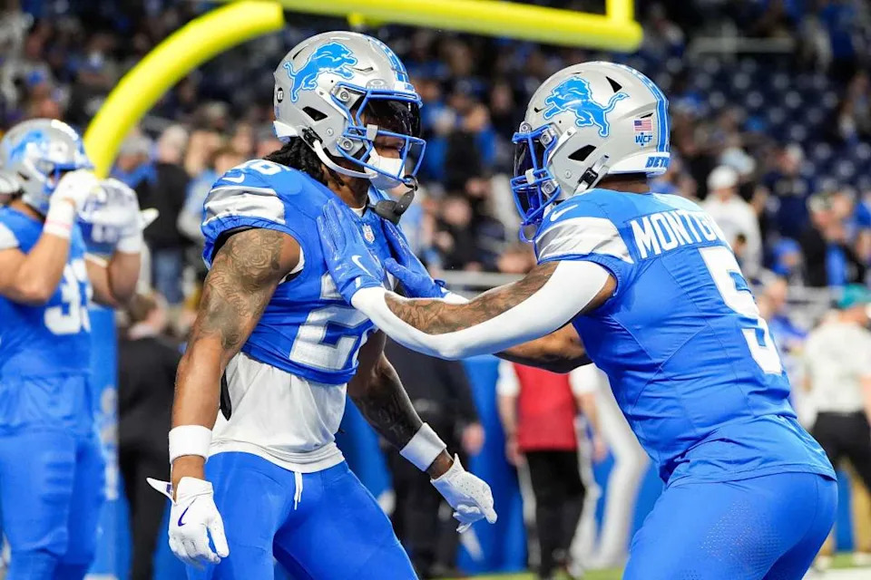 Detroit Lions running back Jahmyr Gibbs (26) warms up with running back David Montgomery (5)Junfu Hahn/USA Today