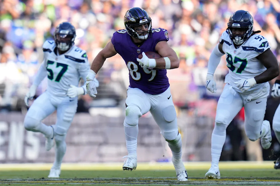 Baltimore Ravens tight end Mark Andrews (89) runs with the ball against the Seattle Seahawks during the third quarter at M&T Bank Stadium in Baltimore on Nov. 5, 2023.