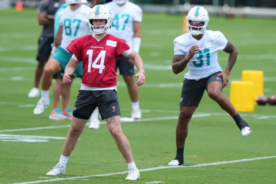Miami Dolphins quarterback Quinn Ewers (14) does drills during the NFL football team’s rookie minicamp Friday, May 9, 2025, in Miami Gardens, Fla. (AP Photo/Lynne Sladky)